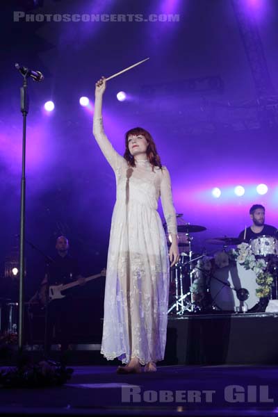 FLORENCE AND THE MACHINE - 2010-06-27 - PARIS - Hippodrome de Longchamp - 